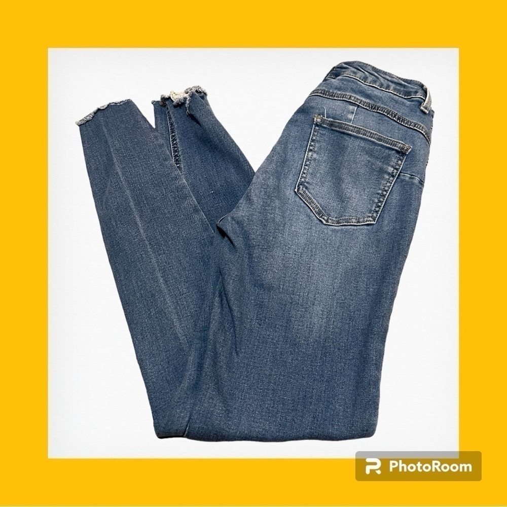 Refugee Rio 5 Mid Rise Skinny Distressed Denim Jeans - Picture 2 of 3